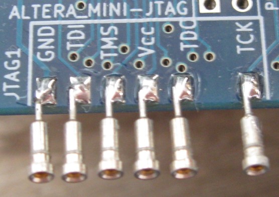 Altera Mini-JTAG - plošky s připájenými dutinkami